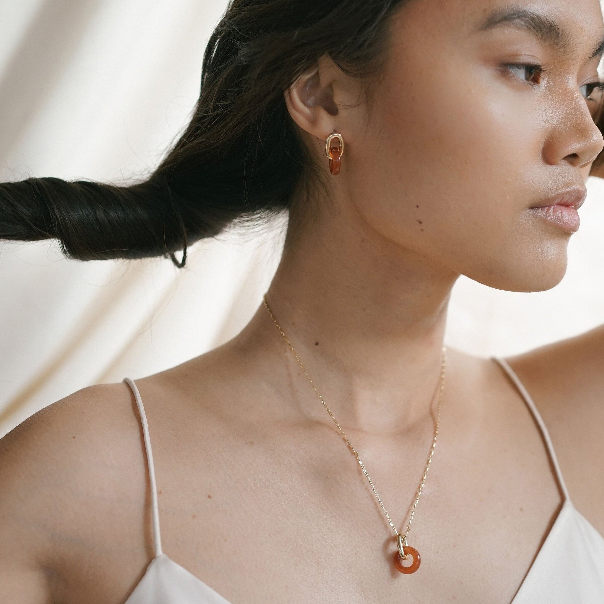 gold plated, glass, necklace, carnelian,model.